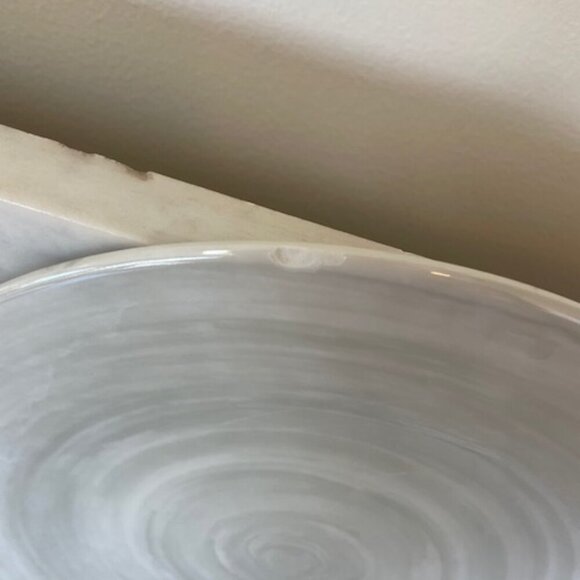 TOMMY BAHAMA Gray Swirl Melamine Dinner Plates (2) - Picture 10 of 11